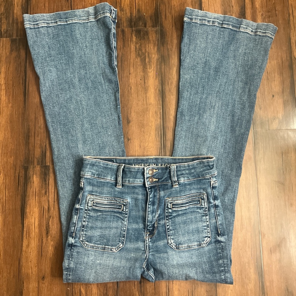 AMERICAN EAGLE FLARE JEANS